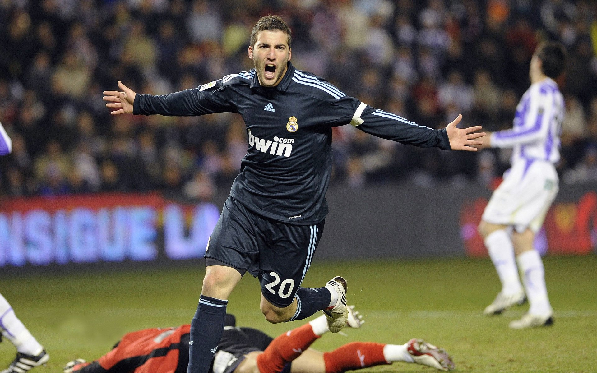 荷兰水球队点球大战中冷静应对，荷兰点球王子